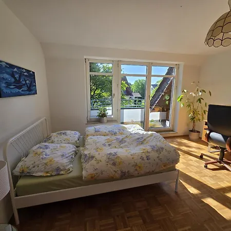 Gemuetliche Doppelhaushaelfte Mit Garten *