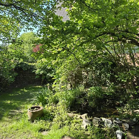Gemuetliche Doppelhaushaelfte Mit Garten * Bochum