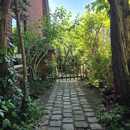 شقة Gemuetliche Doppelhaushaelfte Mit Garten *