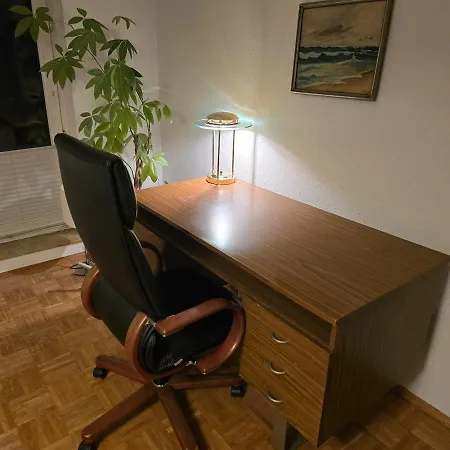 Gemuetliche Doppelhaushaelfte Mit Garten *