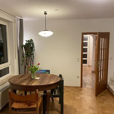 Gemuetliche Doppelhaushaelfte Mit Garten * بوخوم