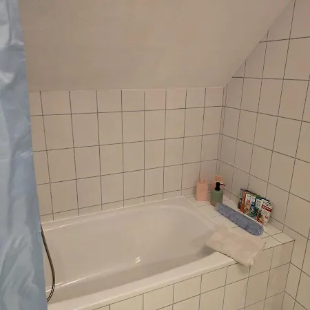 Gemuetliche Doppelhaushaelfte Mit Garten شقة