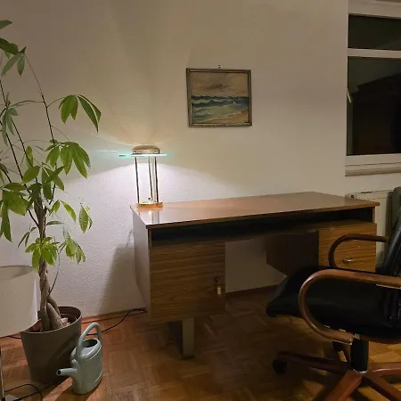 Gemuetliche Doppelhaushaelfte Mit Garten * بوخوم