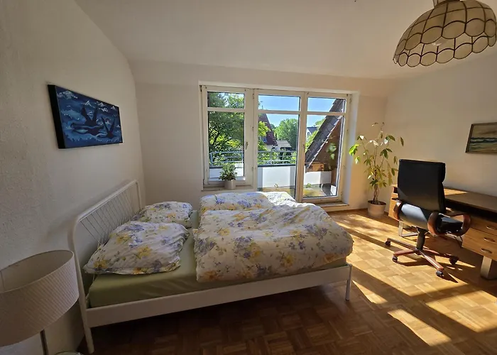 Gemuetliche Doppelhaushaelfte Mit Garten *