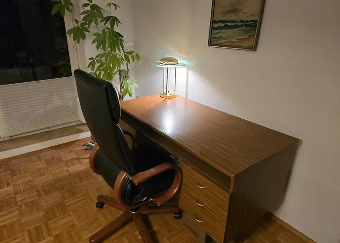 Gemuetliche Doppelhaushaelfte Mit Garten *