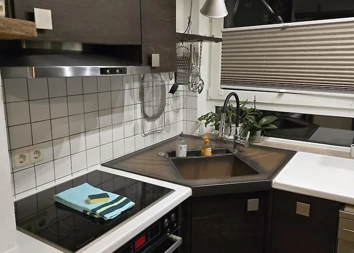 Gemuetliche Doppelhaushaelfte Mit Garten * Bochum