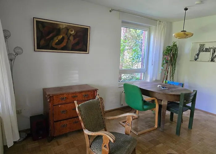 Gemuetliche Doppelhaushaelfte Mit Garten *